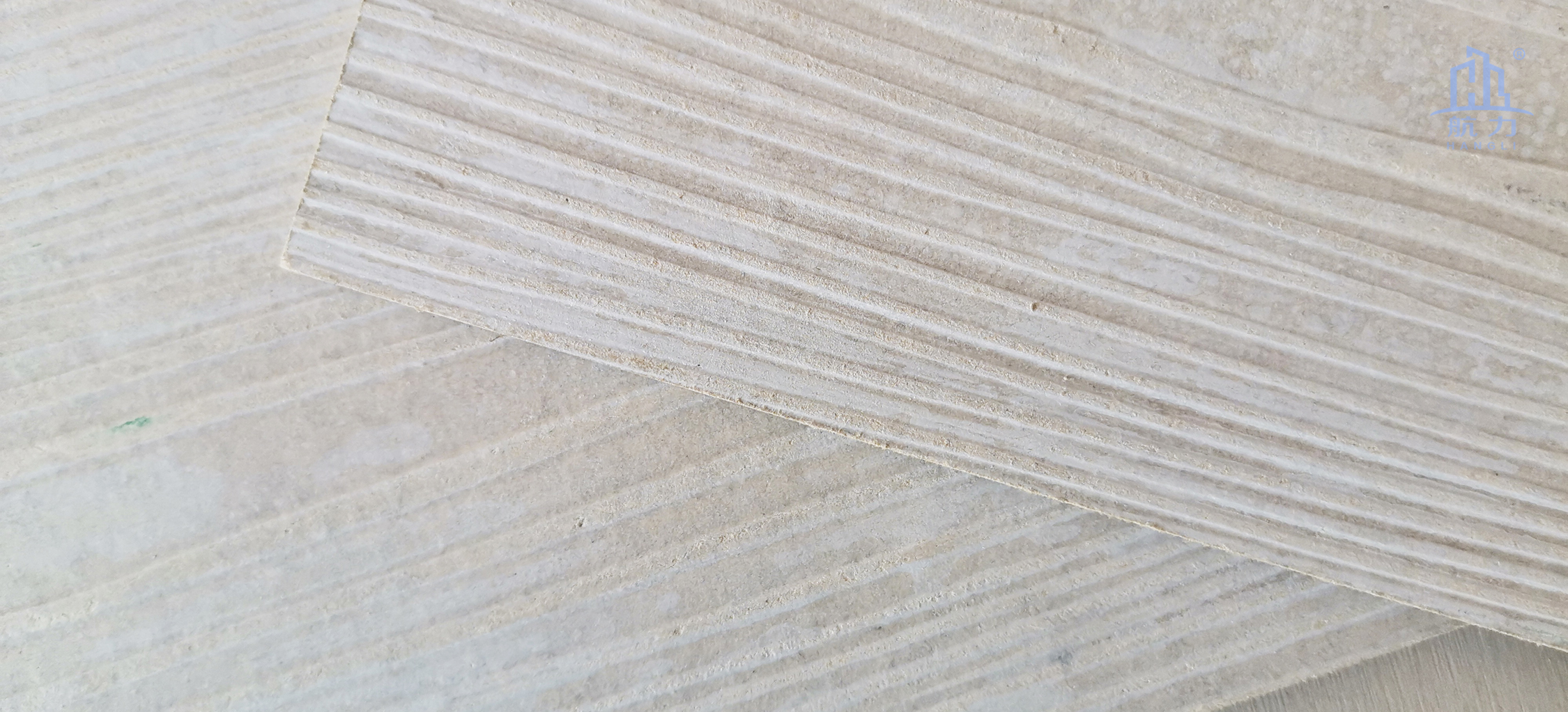 木紋水泥板系列的規格是：長度3050mm，寬度192mm