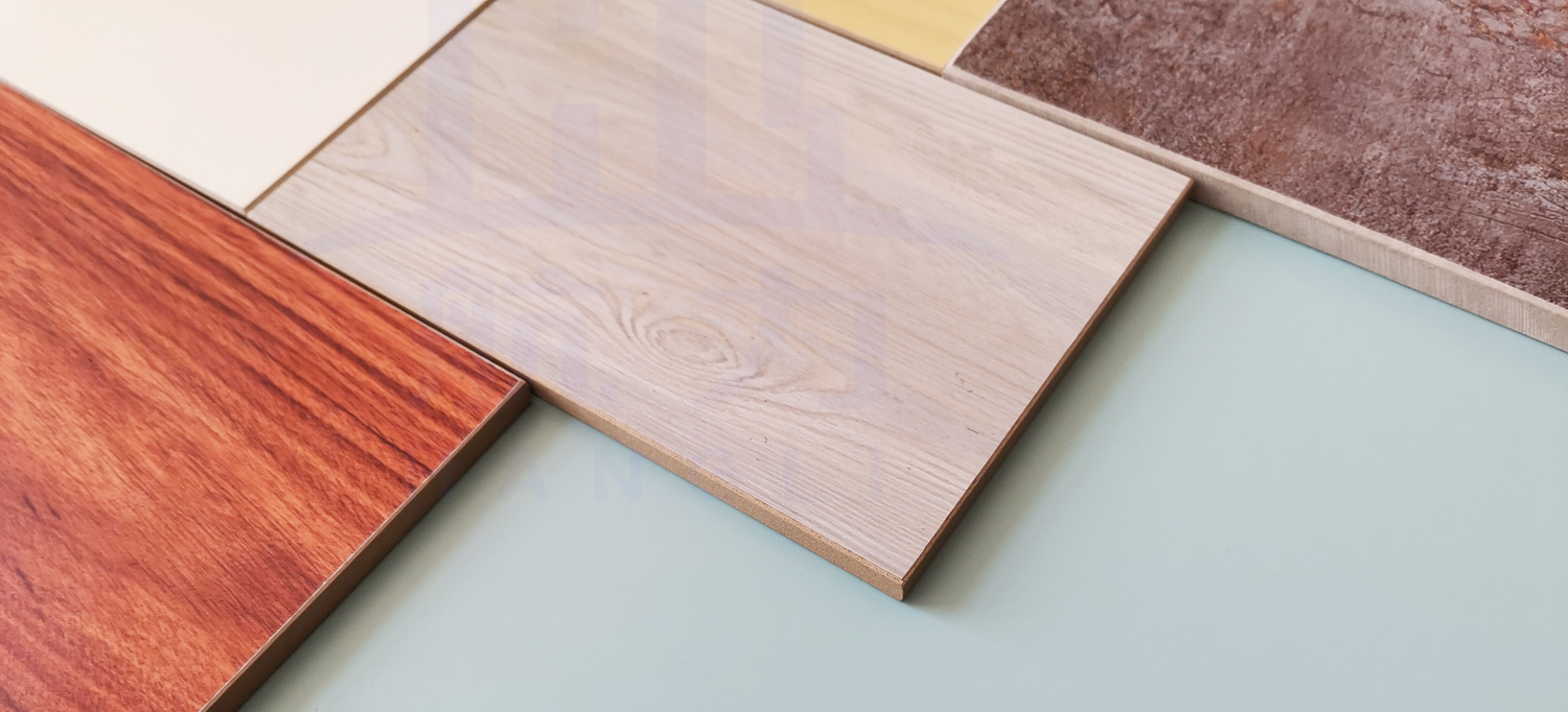 裝飾纖維水泥板。是以硅質、鈣質材料為主原料，加入多種方法養護而成的一種新型建筑材料。導電系數低，是理想的絕緣材料、防火防水、隔熱隔音、質輕高強、施工簡易、經濟美觀、安全無害、、耐酸堿、壽命長